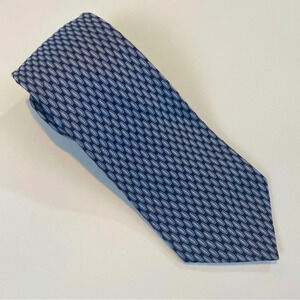 Hart Schaffner Marx blue gray geometric tie; 100% silk, hand tailored in USA